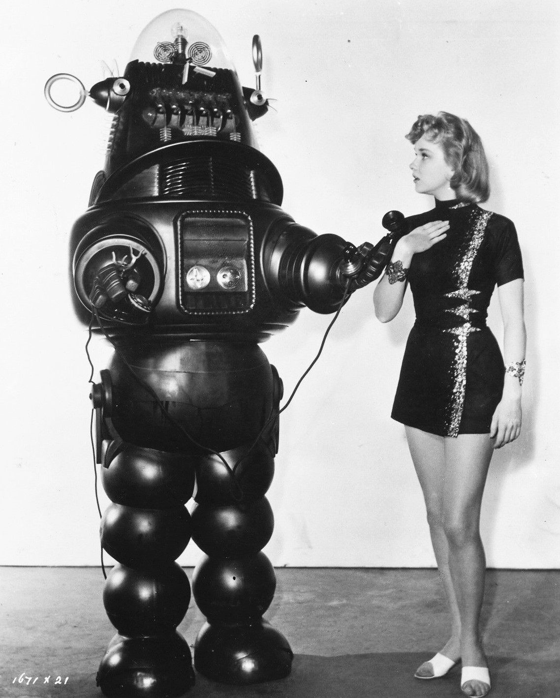 Anne Francis and Robby the Robot - Forbidden Planet (1956)