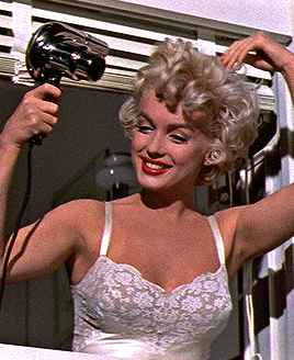 Marilyn Monroe doing her hair in The Seven Year Itch 1955