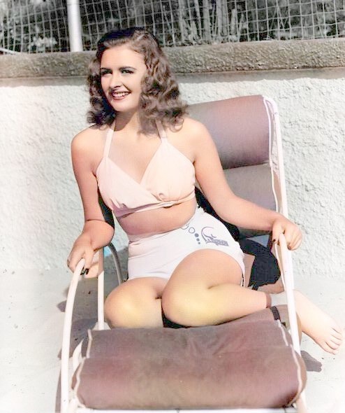 Donna Reed waiting by the beach