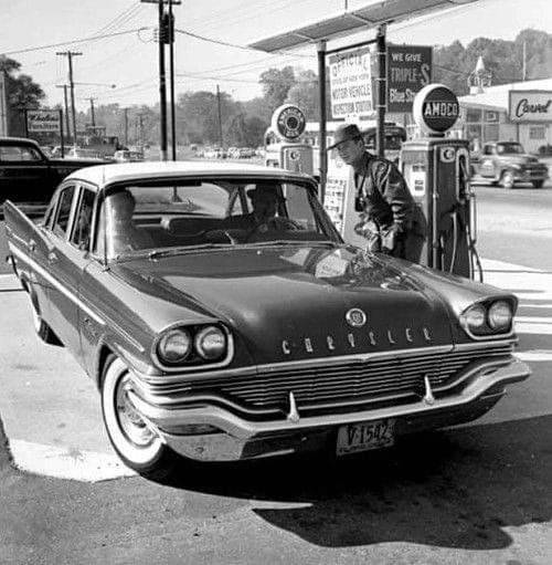 Chrysler tailfins at the gas pump
