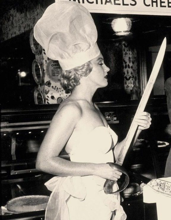 Marilyn Monroe was Miss Cheesecake 1952