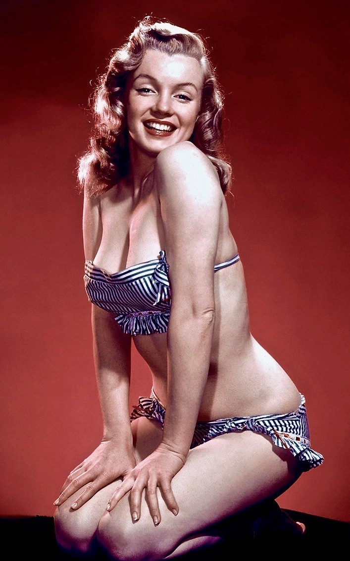 Marilyn Monroe posing in a bikini