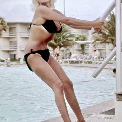 Jayne Mansfield sexy at the pool