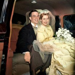 in-1954-Elizabeth-Montgomery-married-New-York-socialite-Frederick-Gallatin-Cammann_XIgj1__please_credit[]