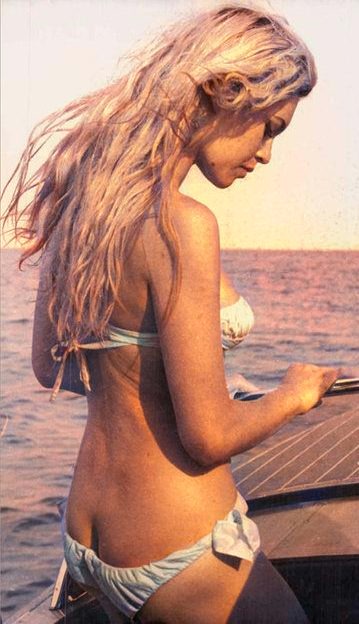 Brigitte Bardot did not care that her bikini was falling off