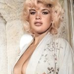 Jayne Mansfield showing her cleavage with an open shirt